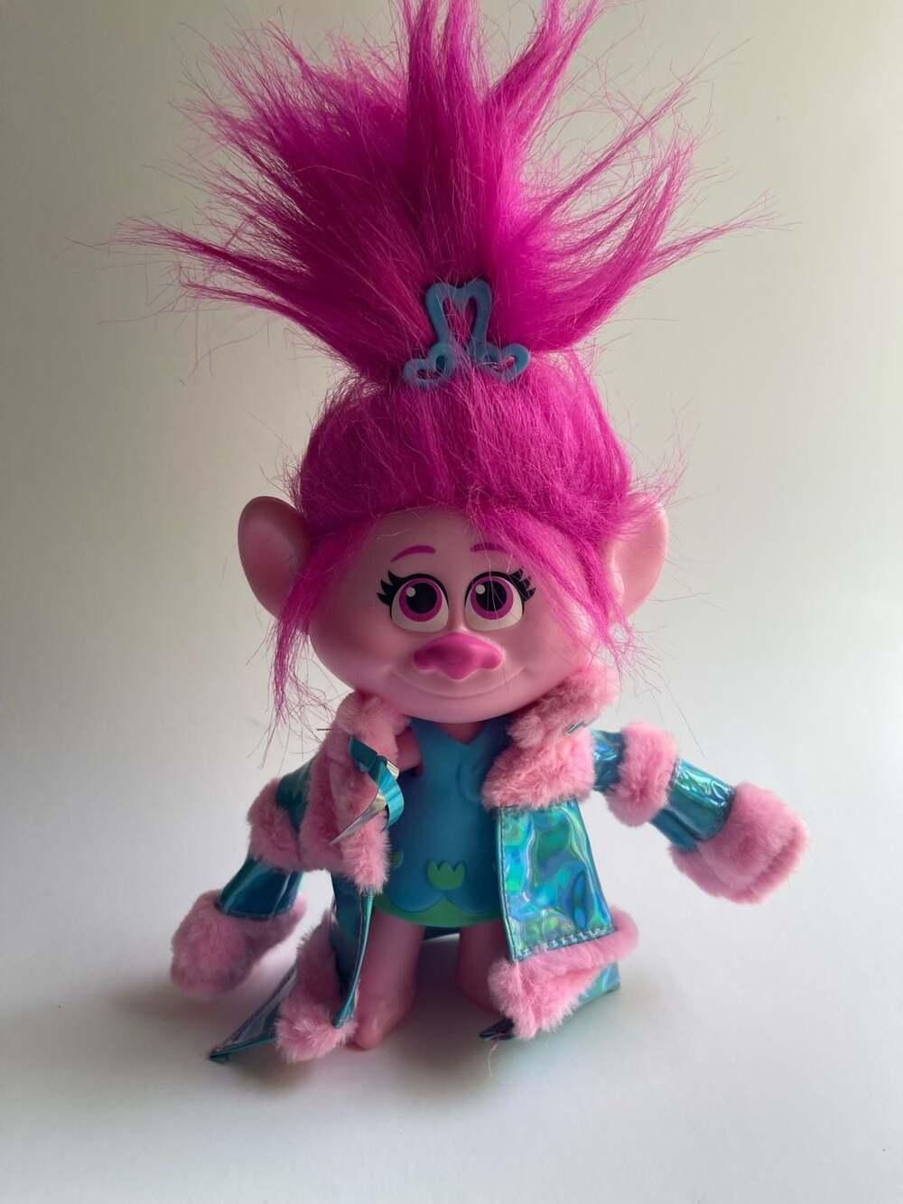 Hasbro DreamWorks 2019 Trolls Poppy Fashion Doll with Outfit